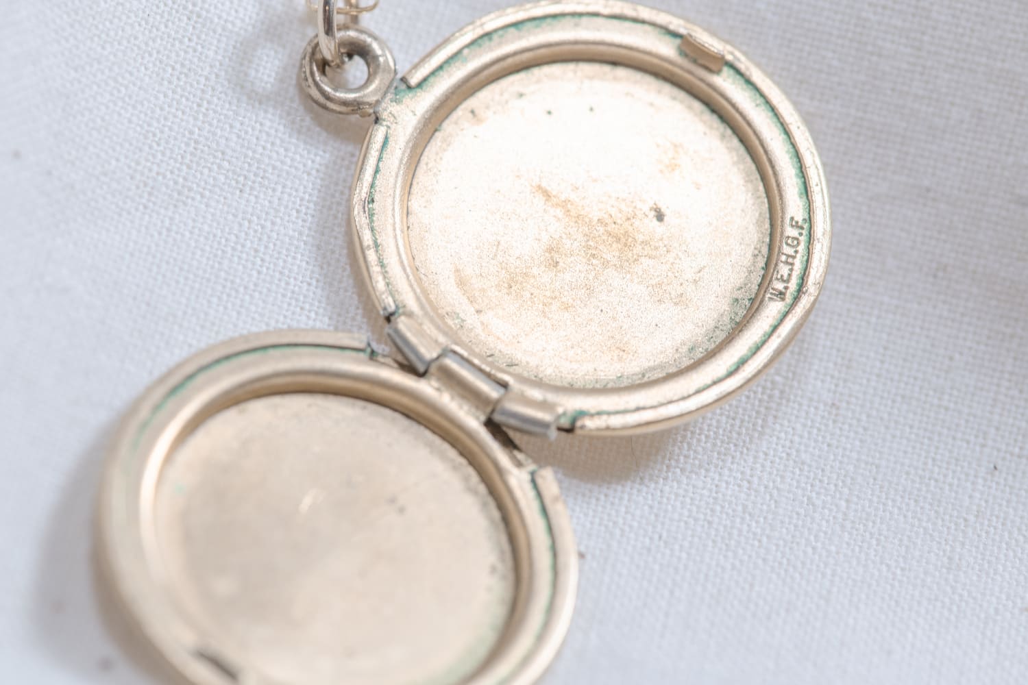 Vintage Lovebird Locket - Image 3