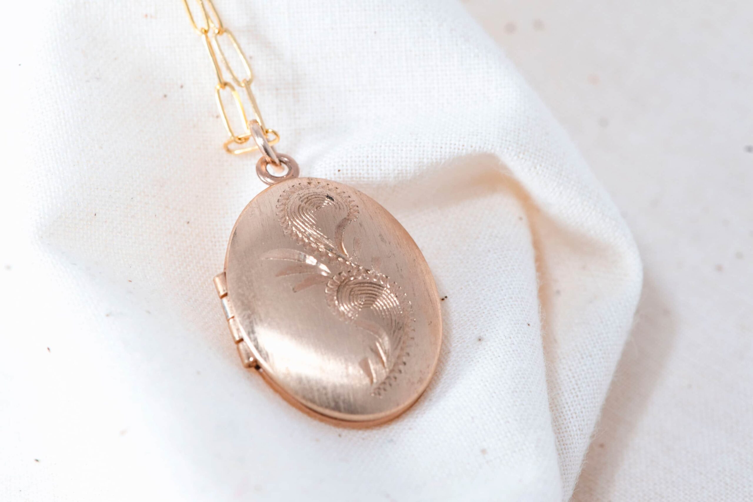 Vintage Oval Locket Necklace