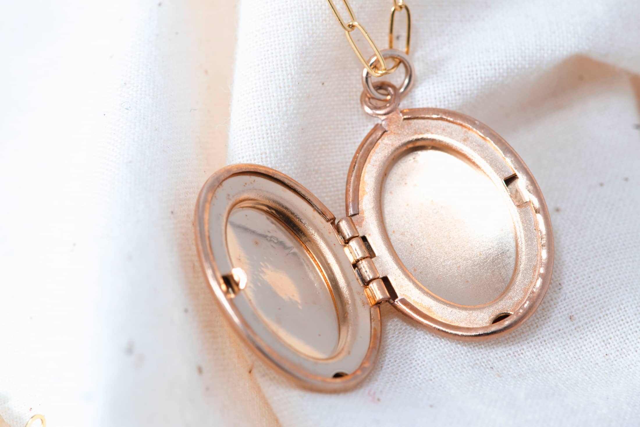 Vintage Oval Locket Necklace - Image 2