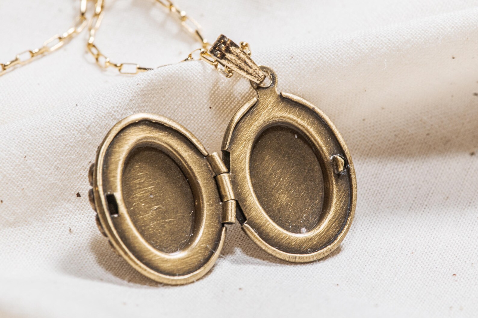 Art Deco Style Faux Pearl Locket Necklace - Image 2