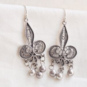 Vintage Earrings Dangle Fleur De Lis Filigree Drop Earrings Antique Style Silver Earrings Estate Wedding Jewelry Bridesmaid Gifts for Her